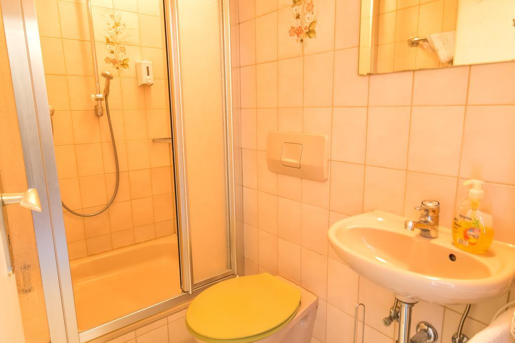 Hotel Zum Lieben Augustin Meersburg Pokoj fotografie